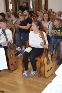 DWÓR W LIPNICY WIELKIEJ I WIOSNA Z GITARĄ